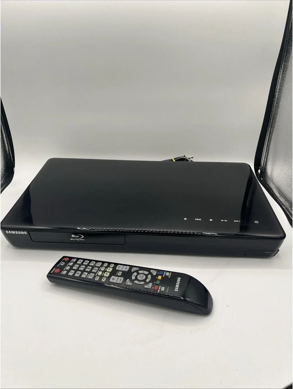 Samsung BD-P3600 Blu-Disc DVD CD Player Media Streaming + Remote HDMI Bundle